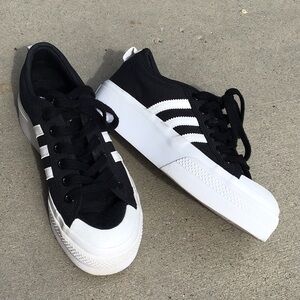 Women’s Adidas Nizza Platform Canvas Sneakers - NEW - Size 7